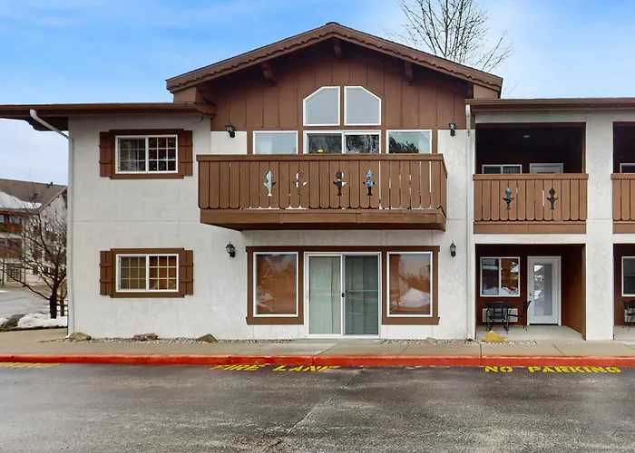 Icicle Village Resort 402: Juniper Studio