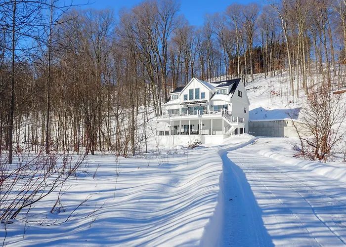 Suttons Bay Lk House, Kayaking, Hot Tub, Fire Pit