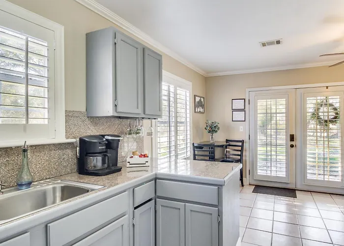 Walk To Beach: Waveland Retreat W/ Yard!