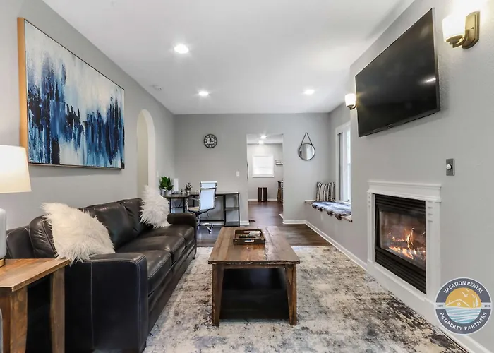 New Pet Friendly Walking Distance To Lake Front