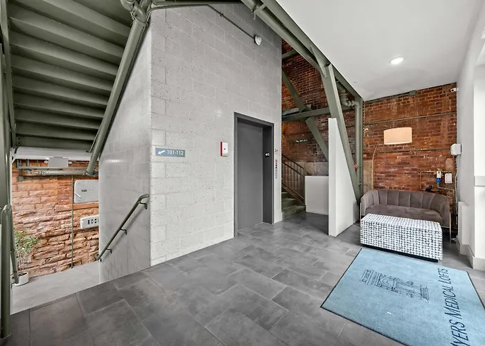 Bright And Modern Studio In Louisville # 108