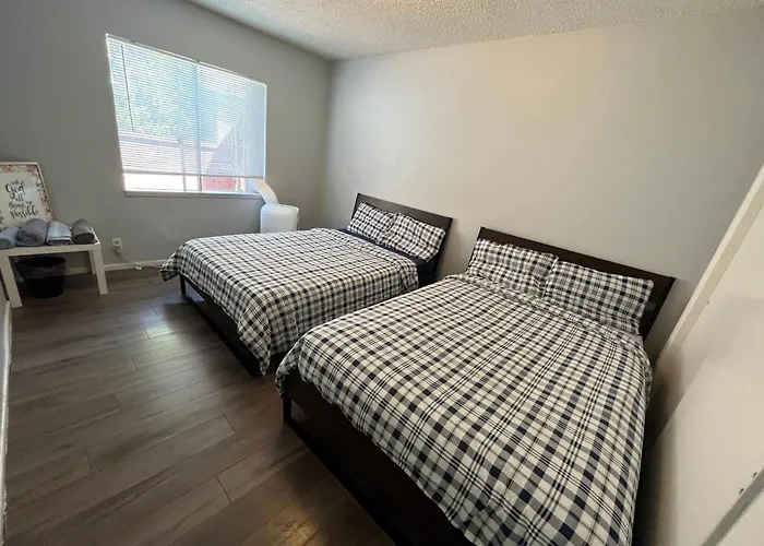 The Disney Hostel - Fullerton - Oc