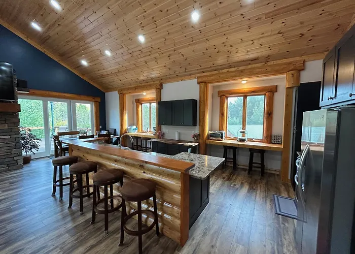 Evergreen Haven Lodge And Bunkhouse