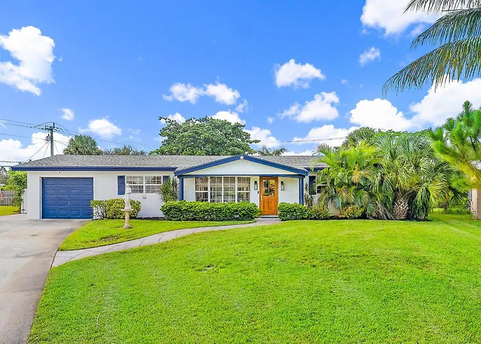 Fully Remodeled, Huge Backyard, Pet-Friendly, Pool