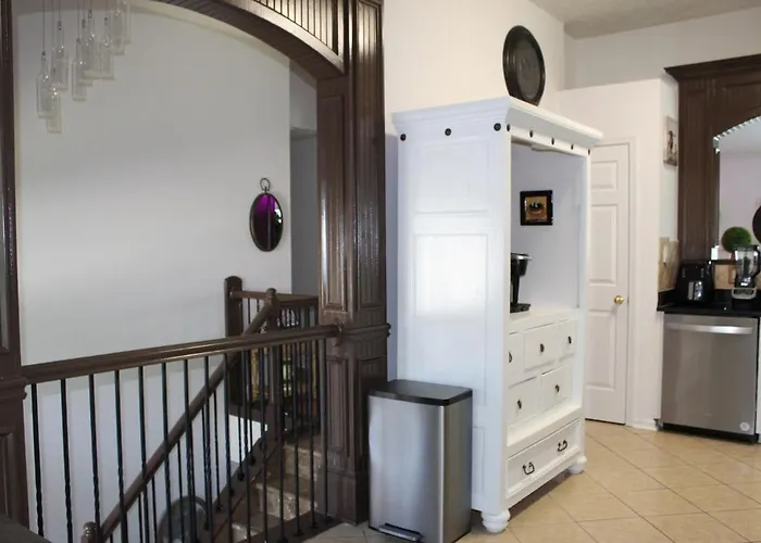 Vacation Home In Morrow, Georgia - Casa Bustamante