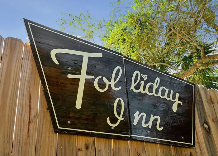Folliday Inn - The Falls Flyer - Room 14