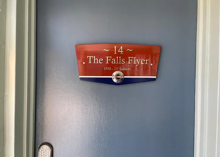 Folliday Inn - The Falls Flyer - Room 14