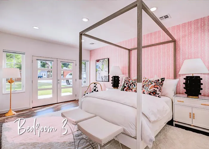 5Br Home 4 Mins Ou Stadium, Sleeps 10