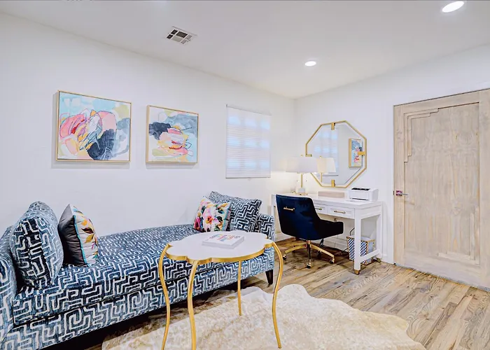 5Br Home 4 Mins Ou Stadium, Sleeps 10
