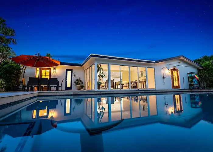 Fully Remodeled, Huge Backyard, Pet-Friendly, Pool
