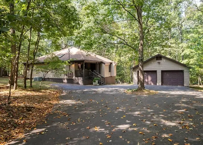 Secluded Retreat W Hot Tub, Firepit & Pool Access