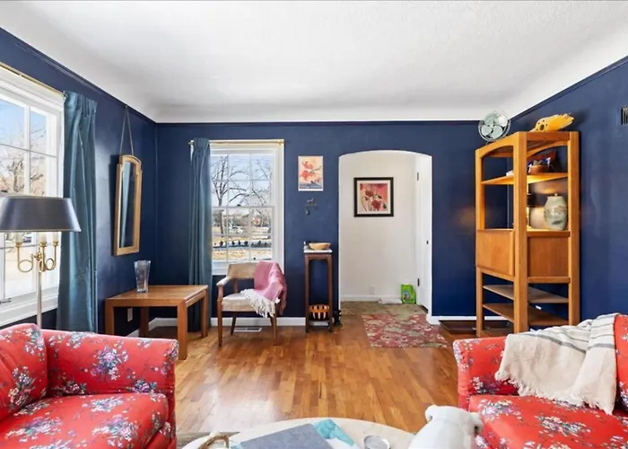 Bright & Cozy 2Br | Near Downtown, Msu & Hospitals