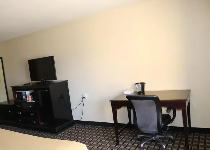 Econo Lodge Inn & Suites Wisconsin Dells