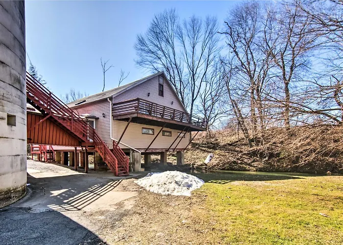 Creek Access & Deck: 'Runningwater' Lancaster Gem