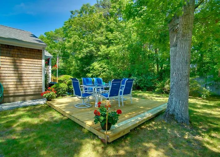 < 1 Mi To Beaches: Cape Cod Bungalow W/ Fire Pit!