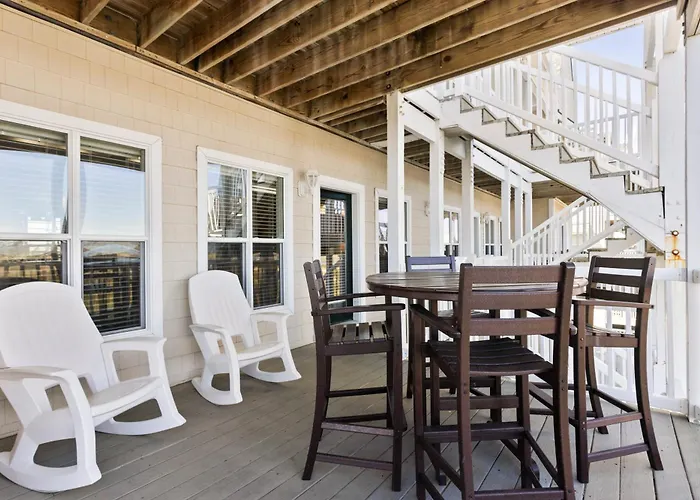 Oceanview 4Br/4Ba Condo, Steps To Beach/Pool