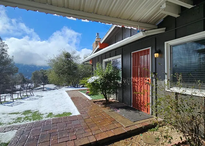 Yosemite Gateway Cottage - King Suite - Mountain Views