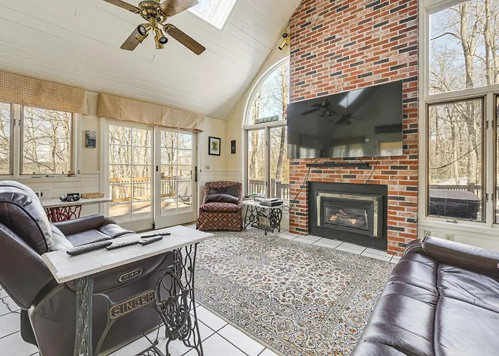 Waterfront Home W/ Boat Dock & Sunroom In Gardiner
