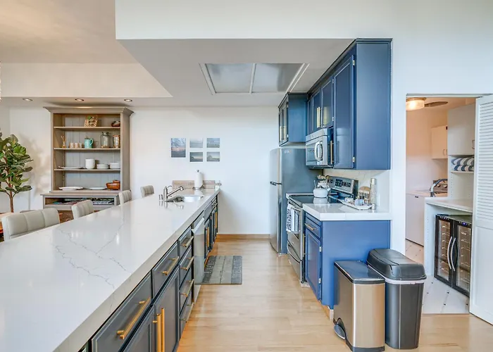 Swim, Golf & Relax: Luxe Townhome In Aptos