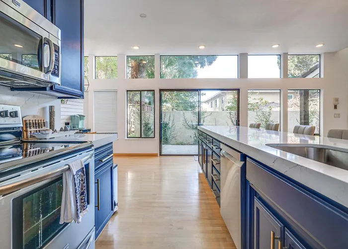 Swim, Golf & Relax: Luxe Townhome In Aptos