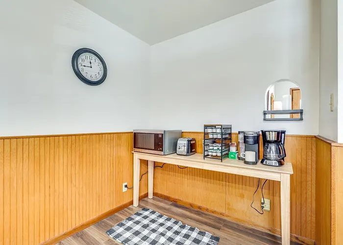 1/2 Mi To Dtwn: Pierre Family Home W/ Patio