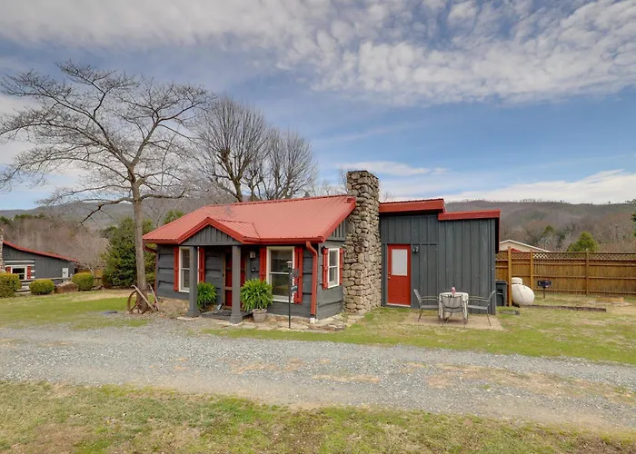 Walk To Appalachian Trail: Hot Springs Getaway!