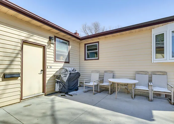 1/2 Mi To Dtwn: Pierre Family Home W/ Patio