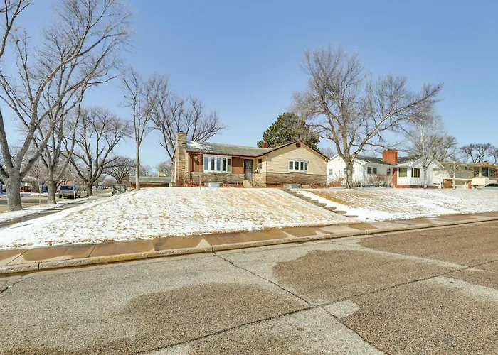 1/2 Mi To Dtwn: Pierre Family Home W/ Patio