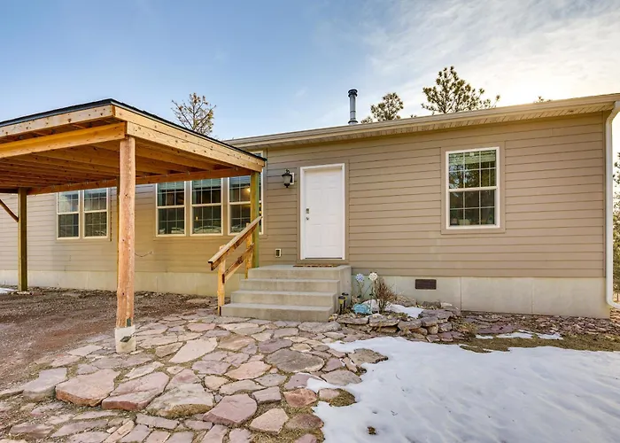 5 Mi To Town: Mtn-View Gem W/ Deck In Hot Springs