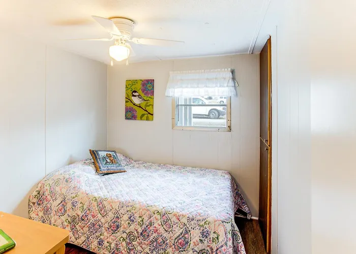 1 Mi To Lake Murray! Pet-Friendly Extended Getaway