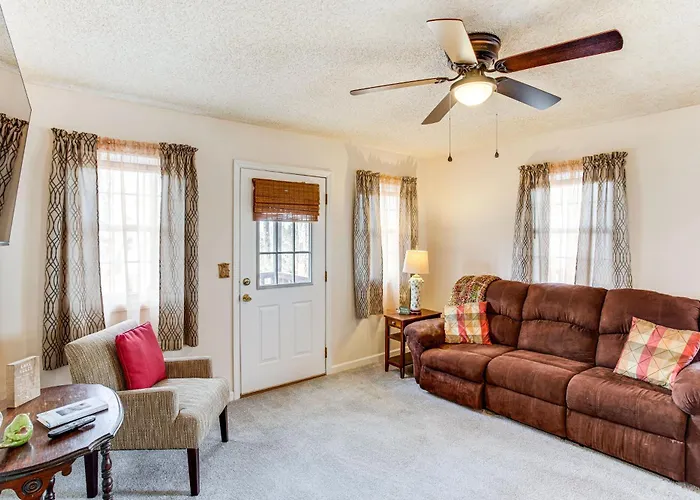1 Mi To Lake Murray! Pet-Friendly Extended Getaway