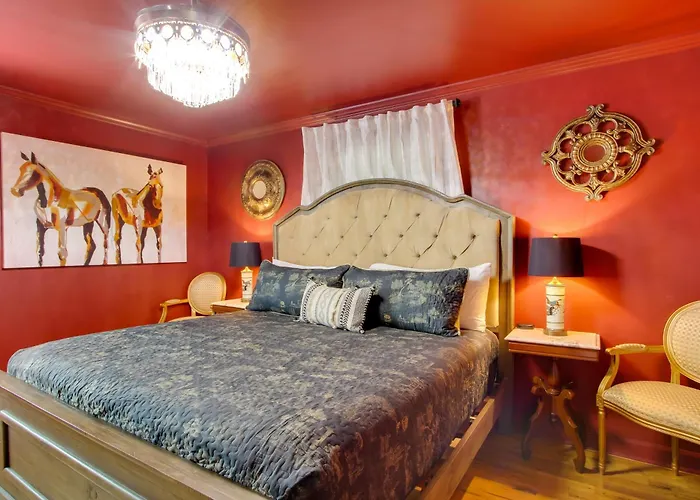 2 Mi To Historic Horse District: Dog-Friendly Home