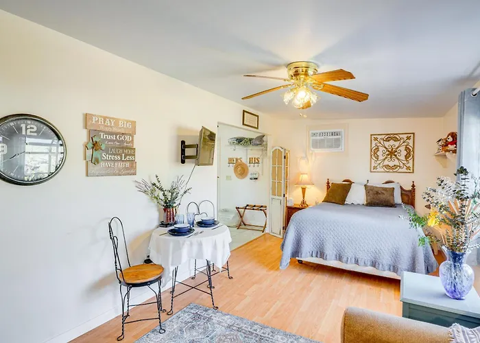 Walkable Studio W/ Patio In Tucson!