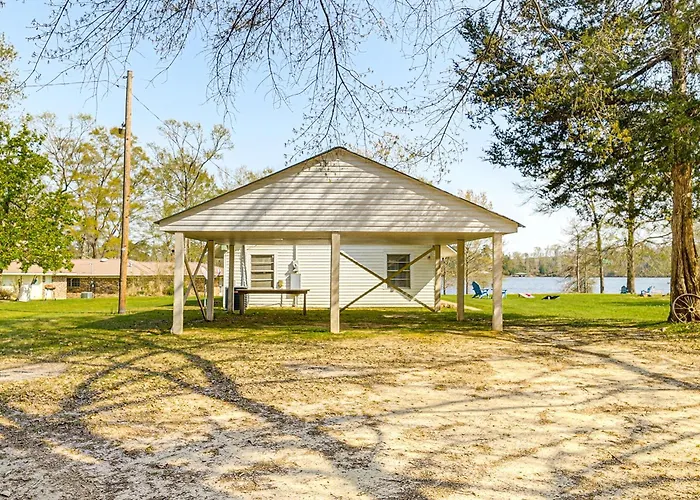 Boat & Swim: Lakefront Toledo Bend Retreat!
