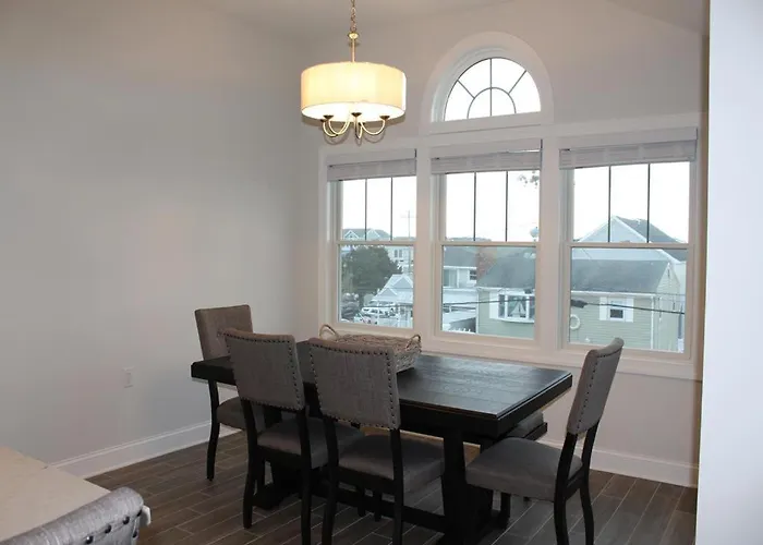 Sunday To Sunday, Elevator, Beach Badges, Roof Top Deck, Wifi, Bay Side 4 Bedroom, 3 Bath Townhouse 14056