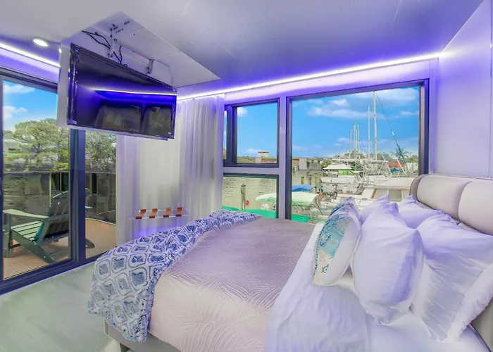 Unique Houseboat Rental