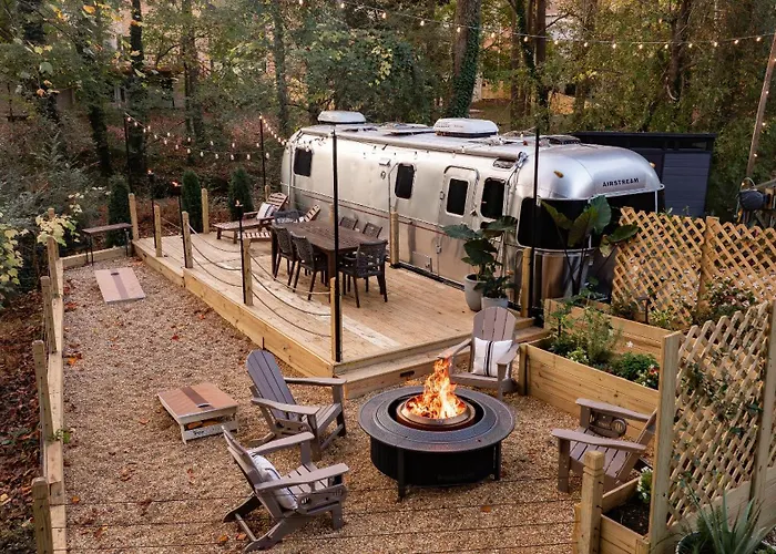 Cozy Lakefront Airstream - Private Deck And Firepit - Sleeps 6