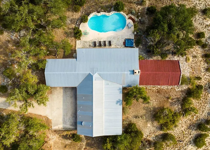 Legendary 3 Bedroom Estate With Pool & Hot Tub!