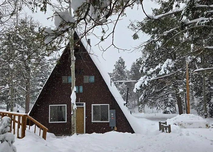 Woodland Park Scandi Cabin, Mtn Views & Hot Tub