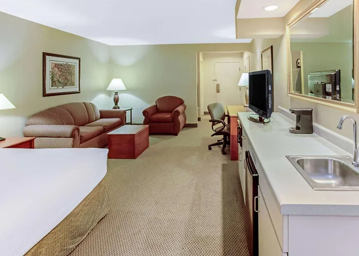 La Quinta By Wyndham Appleton College Avenue