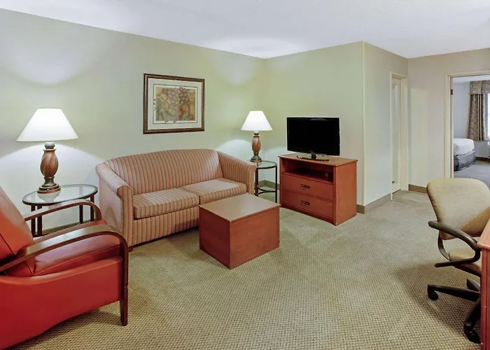 La Quinta By Wyndham Appleton College Avenue