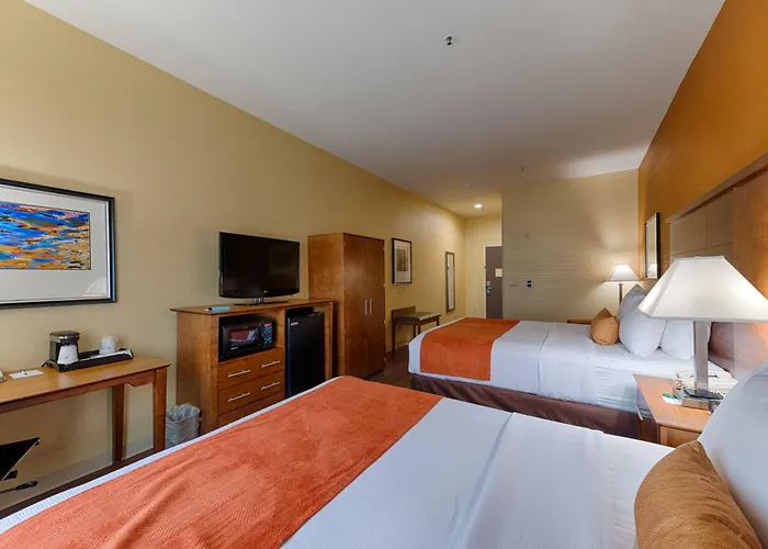 Best Western Plus Delta Inn & Suites