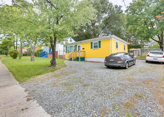 3 Mi To Dtwn Greensboro! Cozy Cottage W/ Deck