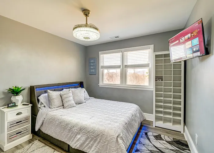 5 Mi To Dtwn: Family-Friendly Home In Roanoke!