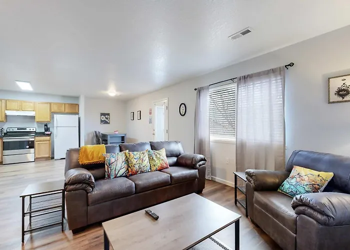 Spacious Two Bedroom Apartment Near Dia