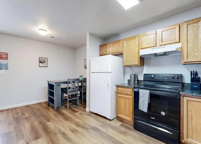 Convenient Two Bedroom Near Dia