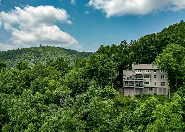 Southern Views - Big Canoe, Ga - Take In Sweeping Mountain Views, Cool Off In The Big Canoe Community Pool, Rack Up A Game Of Po