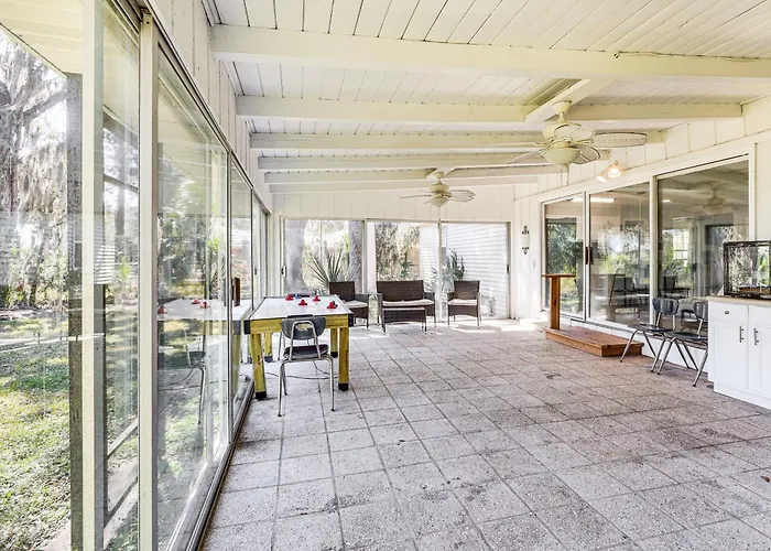 10 Mi To St Simons Island: Home W/ Screened Porch