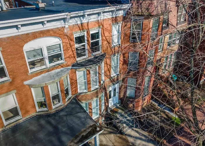Flats On Front - Riverfront Gem Fast Wi-Fi 1F