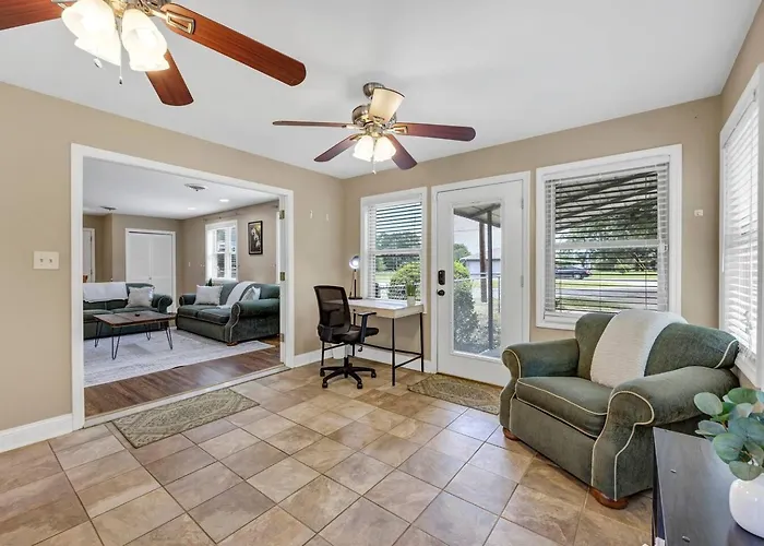 Hamilton Home Playground 2Br